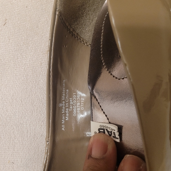 Merona Beige Patent Leather Heels Pumps Shoes Women's Size 9 - Picture 11 of 16